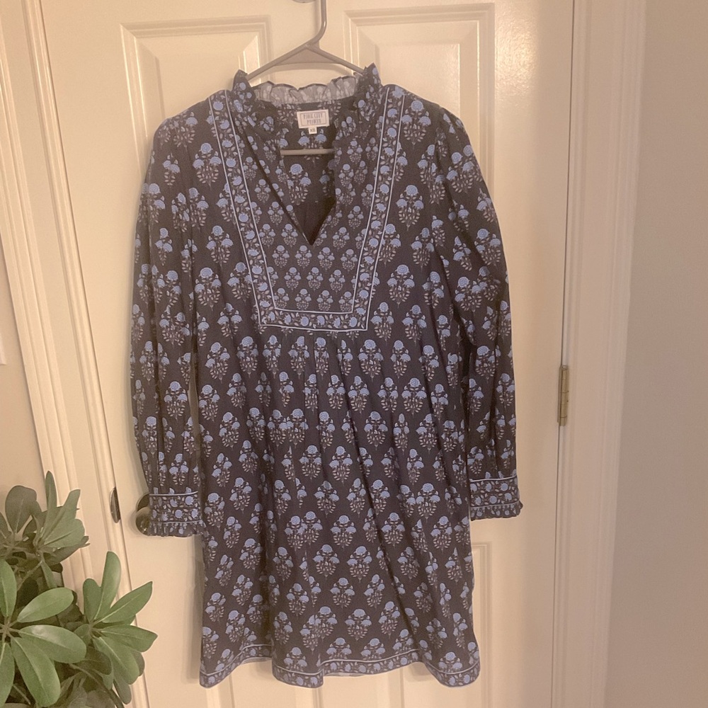 Tuckernuck- Pink City Prints
Blue and Navy Floral Tunic Dress